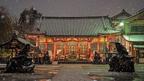 A traditional building with a tiled roof and a central courtyard. - Stay Sakura Tokyo Asakusa Yokozuna Hotel (Tokyo)