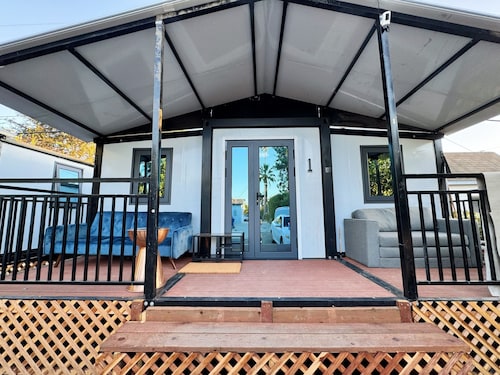 Charming cabin with AC in La Puente