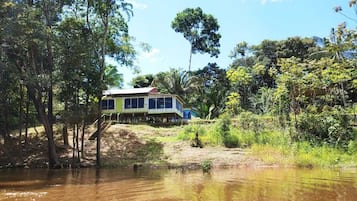 Chambre Double, salle de bains privée, vue fleuve | Extérieur