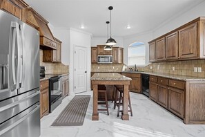 Microondas, horno, parrilla de estufa y lavavajillas