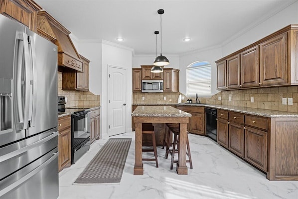 Mikroaaltouuni, uuni, liesi, astianpesukone