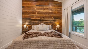 Desk, iron/ironing board, WiFi