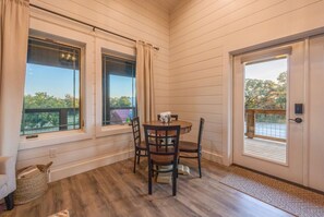 Dining - Stay Above a Chocolate Factory - Eclair (Waco)