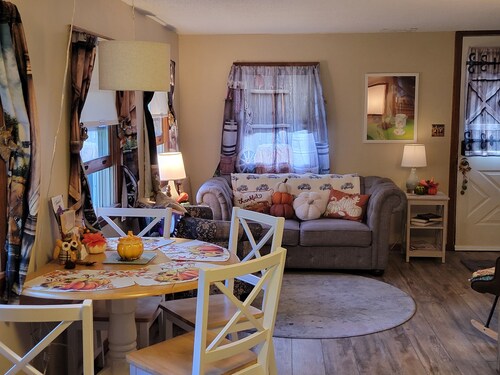 Little House Inn - Private Home - Secluded - Ware MA USA, 2 bedroom, sleeps 6