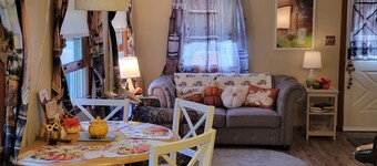 Little House Inn - Private Home - Secluded - Ware, MA USA - 2 bedroom, sleeps 6