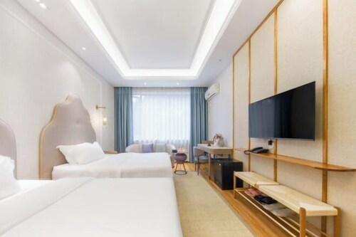 Return to Emei mountaineer Hotel