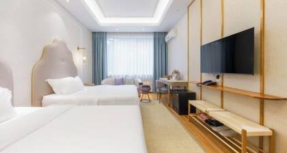 Return to Emei mountaineer Hotel