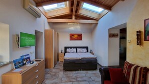 1 bedroom, travel cot, free WiFi, bed sheets - Beautiful vacation home in the immediate vicinity of v. Altkötzschenbroda, parking space at the house (Radebeul)