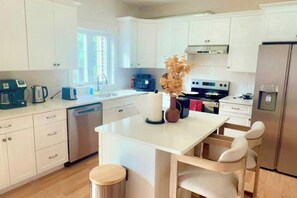 Mikroaaltouuni, uuni, liesi, astianpesukone