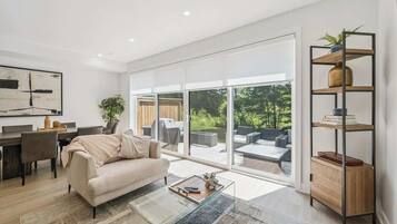 Téléviseur, jeux vidéo, bureau