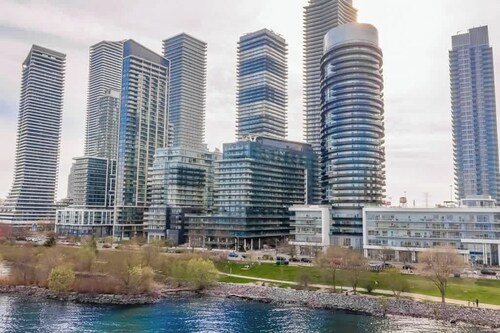 Brand New, 2 Beds Toronto Apt