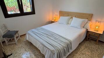 3 chambres, fer et planche à repasser, Wi-Fi, draps fournis