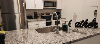 1bd1ba 15 min to RWJ Pking W/D non-smoking