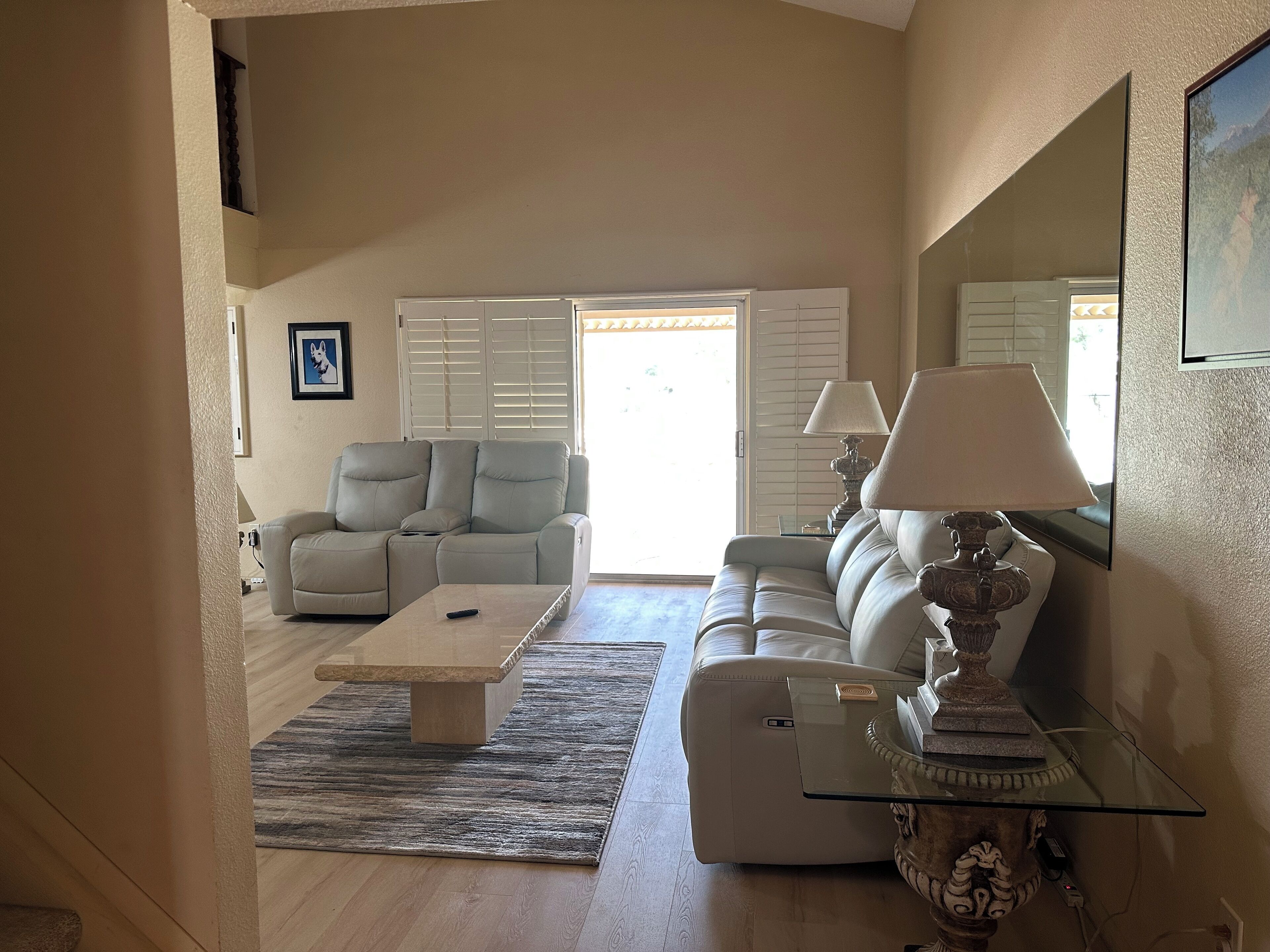 Smart TV, books, stereo