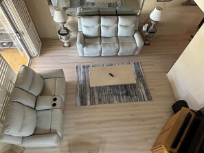 Smart TV, books, stereo