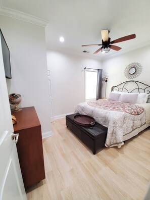 2 多间卧室、熨斗/熨衣板、WiFi、床单