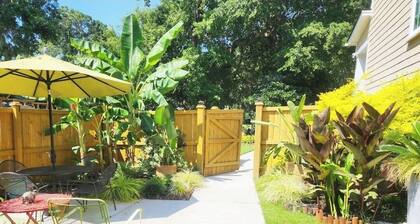 Ruby's Cottage / Close to Beaches & Downtown