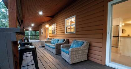 Adventure Acres Log Cabin – Zipline, Arcade, Fishing, Bluey themed room & More!