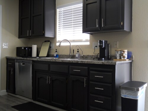 3BR/2BA Home with 2 King Beds & Modern Bathrooms