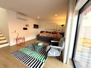 Smart TV, fireplace, books - Casa do Brasão - views private jacuzzi & terrace (Celorico de Basto)