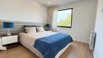 3 bedrooms, iron/ironing board, travel cot, free WiFi