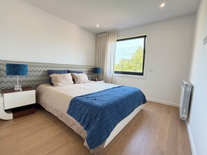 3 bedrooms, iron/ironing board, travel cot, free WiFi - Casa do Brasão - views private jacuzzi & terrace (Celorico de Basto)