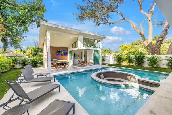 Piscine extérieure, piscine chauffée