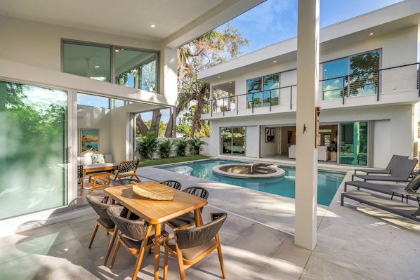 Outdoor pool, a heated pool