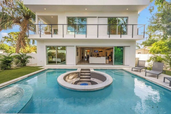 Unclassified image, 1 of 17, button