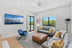 TV - 4 Luxe Units • Sleeps 6-8 • Hot Tub • Near Beach (Cocoa Beach)