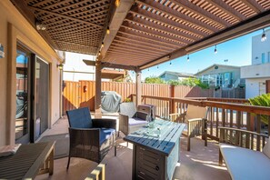 Outdoor dining - Steps to Beach: Fire Pit, Surfing & Dunes Access. Perfect for two couples! (Oceano)