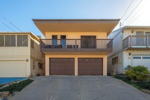 Exterior - Steps to Beach: Fire Pit, Surfing & Dunes Access. Perfect for two couples! (Oceano)