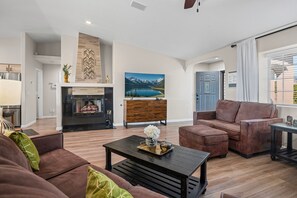 TV, fireplace