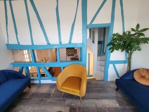 Televisor intel·ligent i llibres 