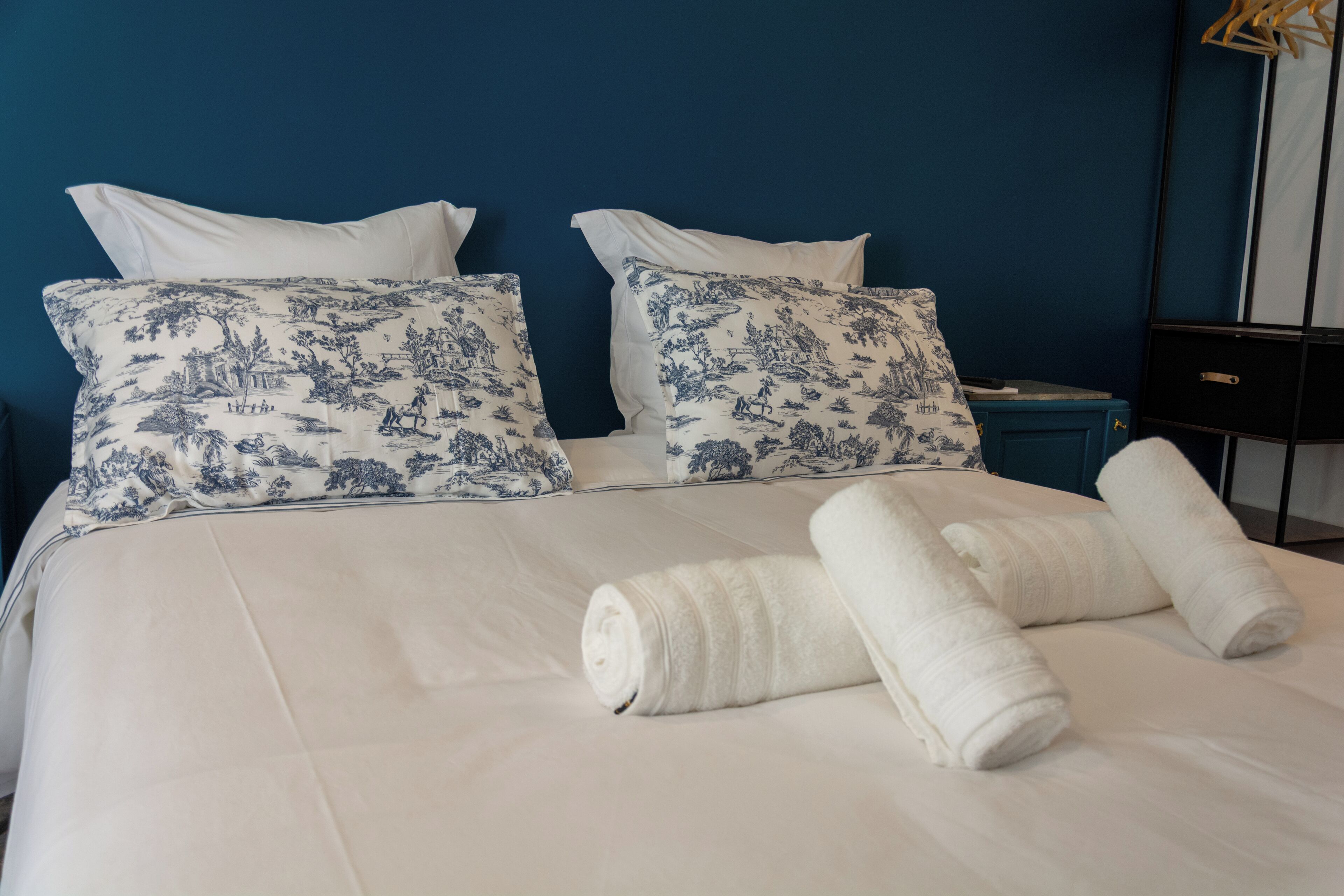 4 slaapkamers, een strijkplank/strijkijzer, reisbedje, gratis wifi