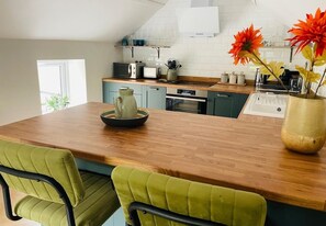 Kühlschrank, Mikrowelle, Ofen, Geschirrspüler