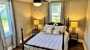 2 عدّة غرف نوم ومكواة/لوح كي وواي فاي مجانًا وملاءات أسرّة