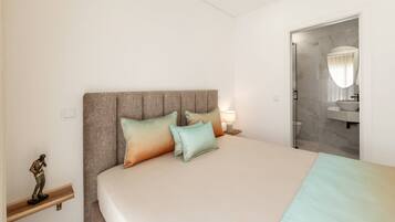 2 bedrooms, internet, bed sheets