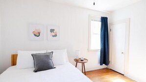 2 soverom, skrivebord, wi-fi (inkludert) og sengetøy