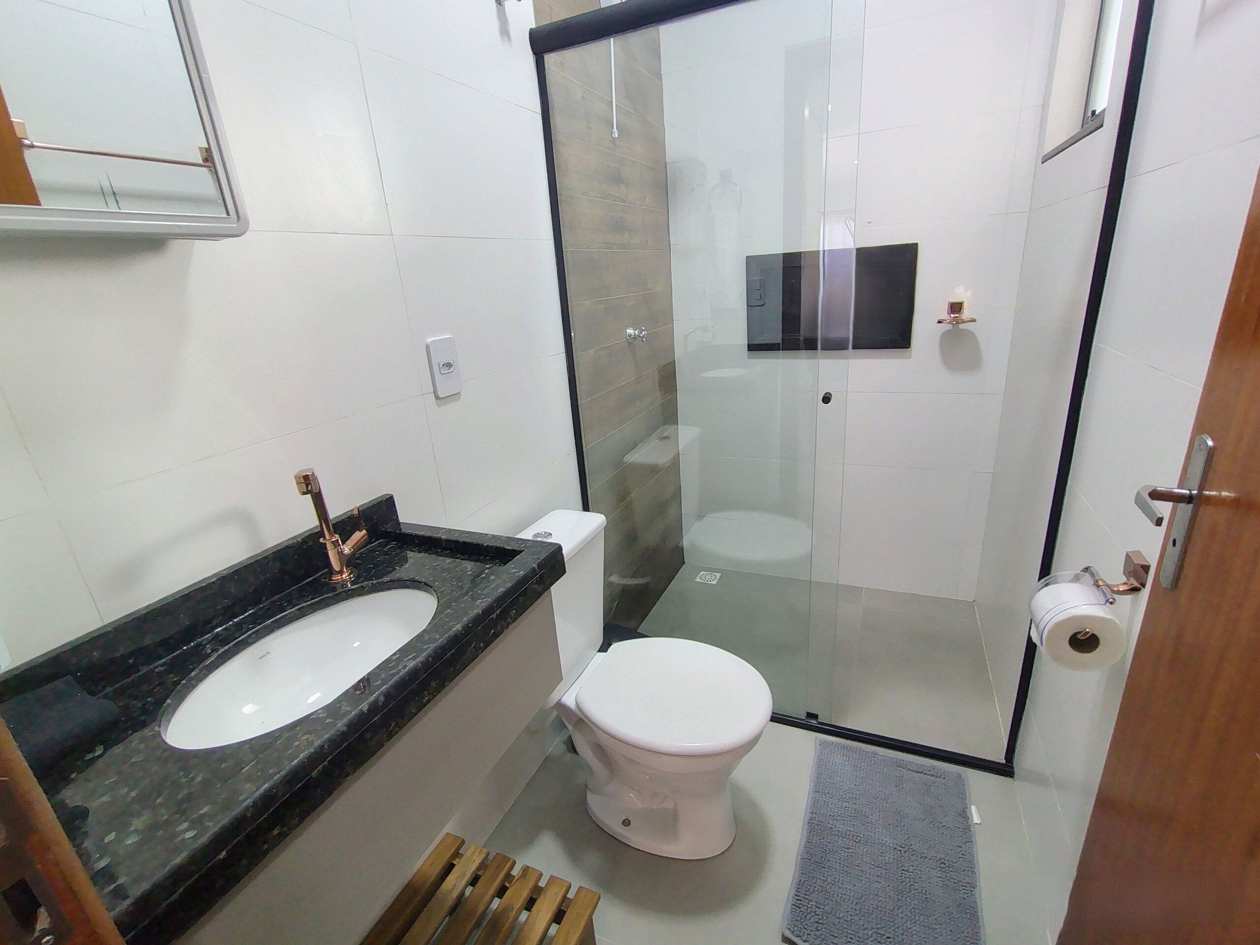 Basic Apartment | Bathroom