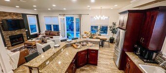 Walk to historic DOWNTOWN , Heated Pool, backyard Dining, grill, fire pit,Dog Ok