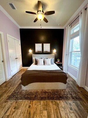 4 bedrooms, iron/ironing board, WiFi, bed sheets