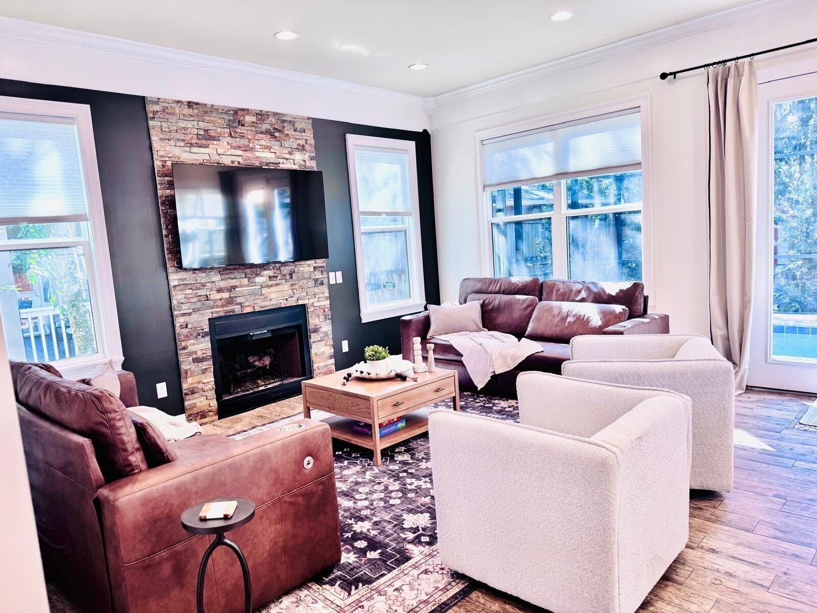 Télévision, cheminée