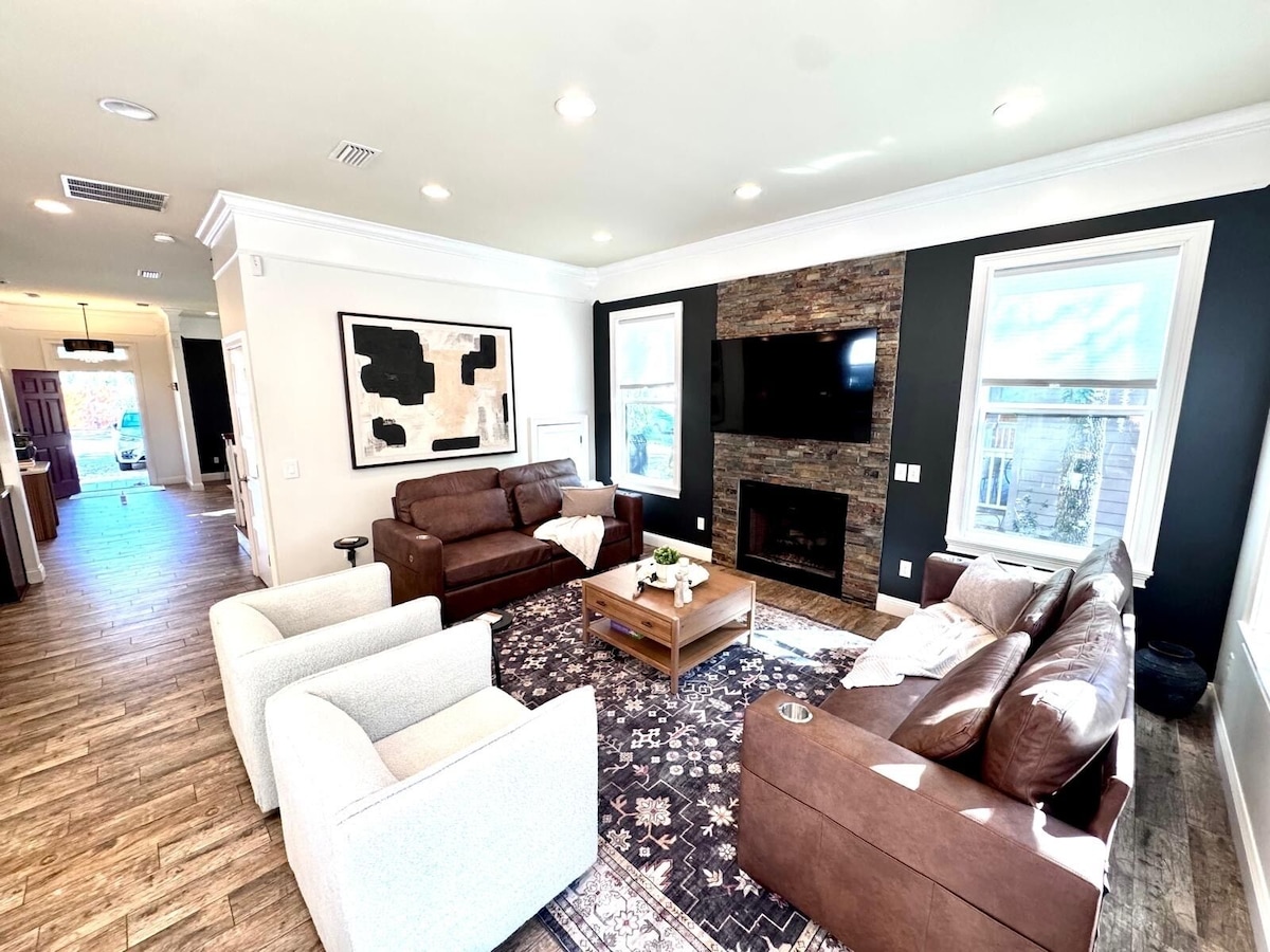 Photo 13 of Heated Pool, Heart of St.Augustine, Huge House Charming Backyard Dining, Dogs Ok