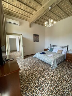 2 bedrooms, bed sheets - Marini Palace (Spoleto)