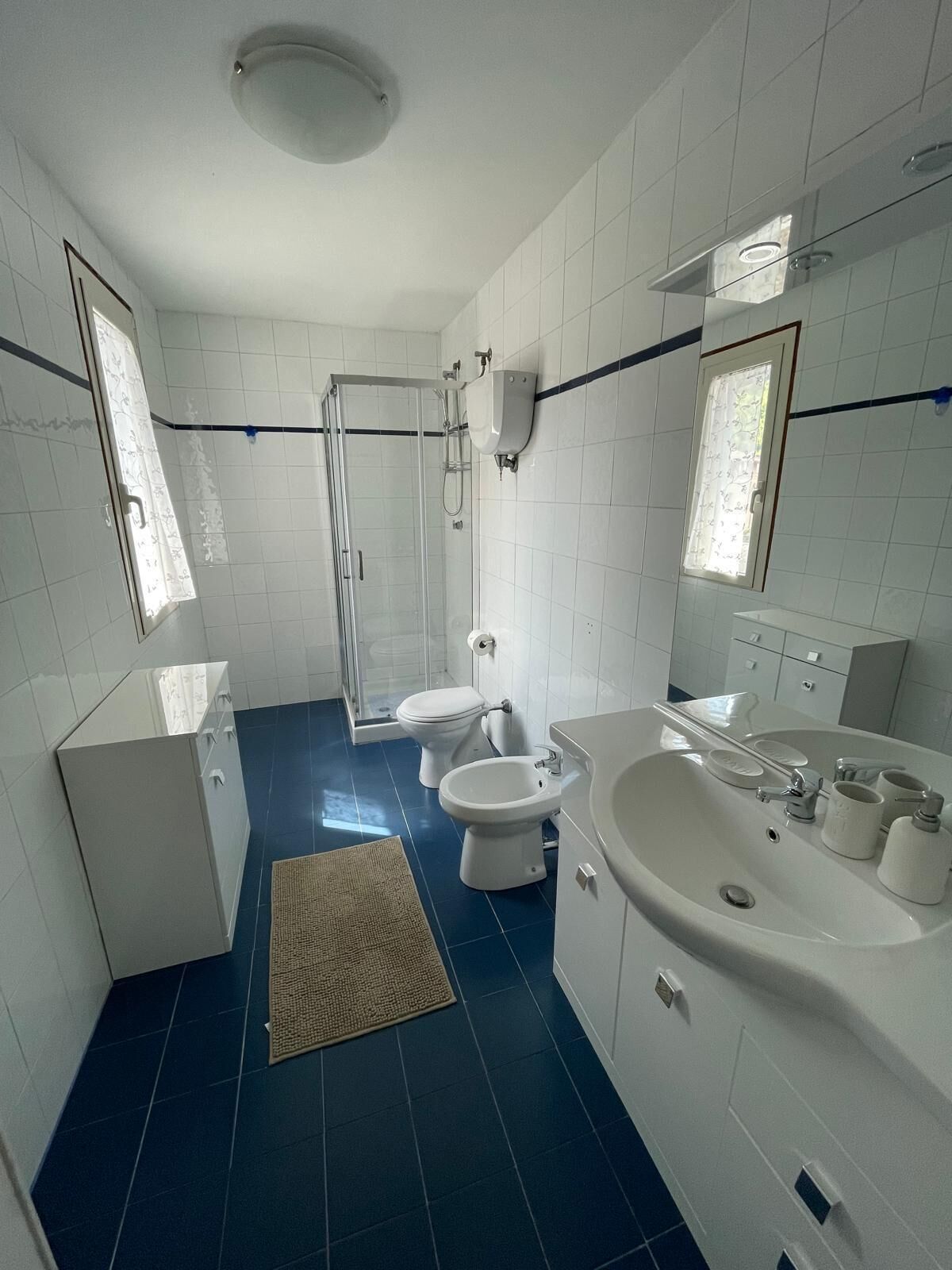 Doccia, asciugacapelli, bidet, asciugamani