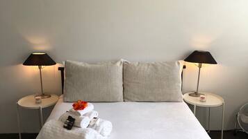 1 bedroom, desk, iron/ironing board, free WiFi