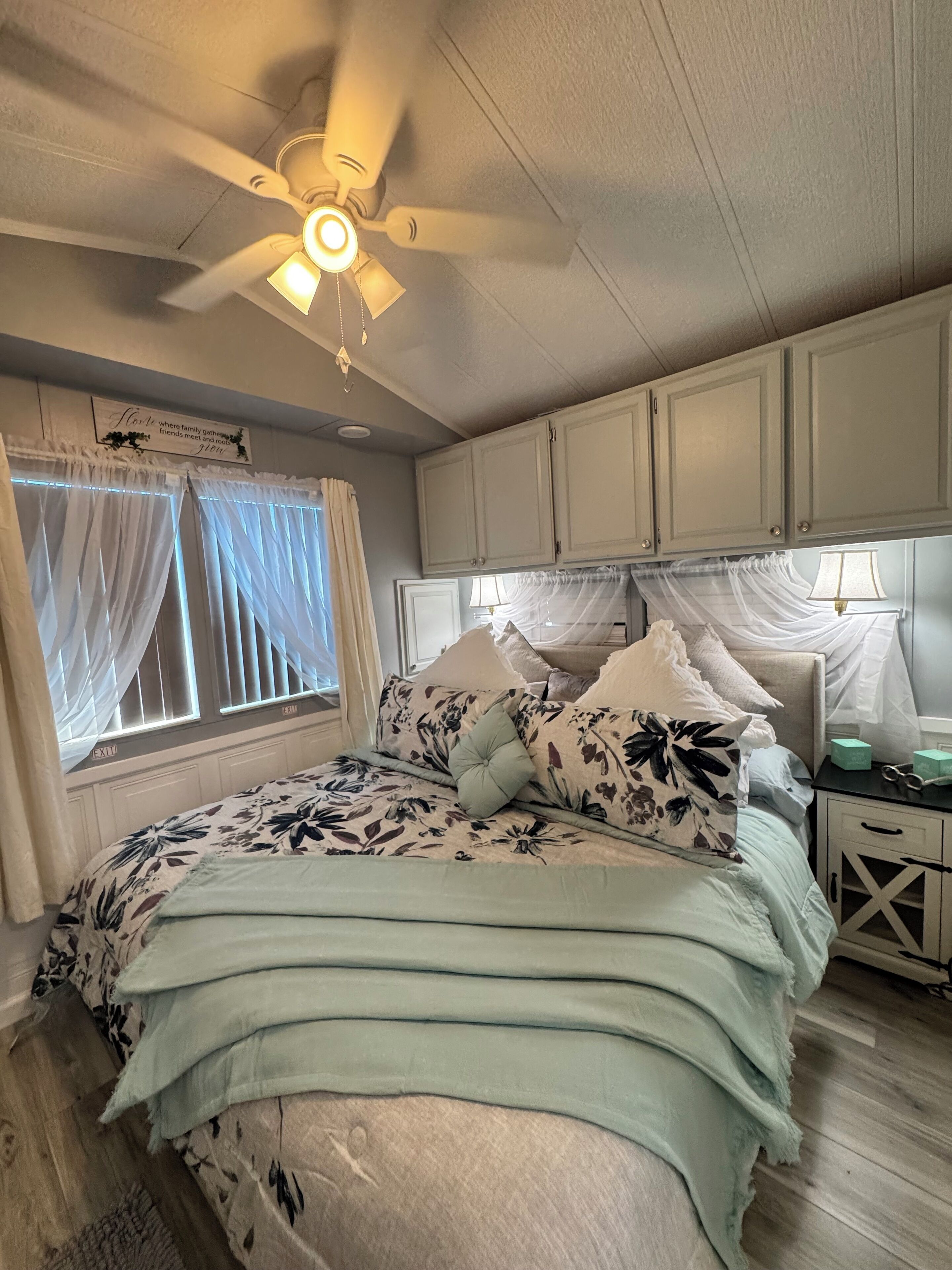 1 多间卧室、熨斗/熨衣板、免费 WiFi、床单