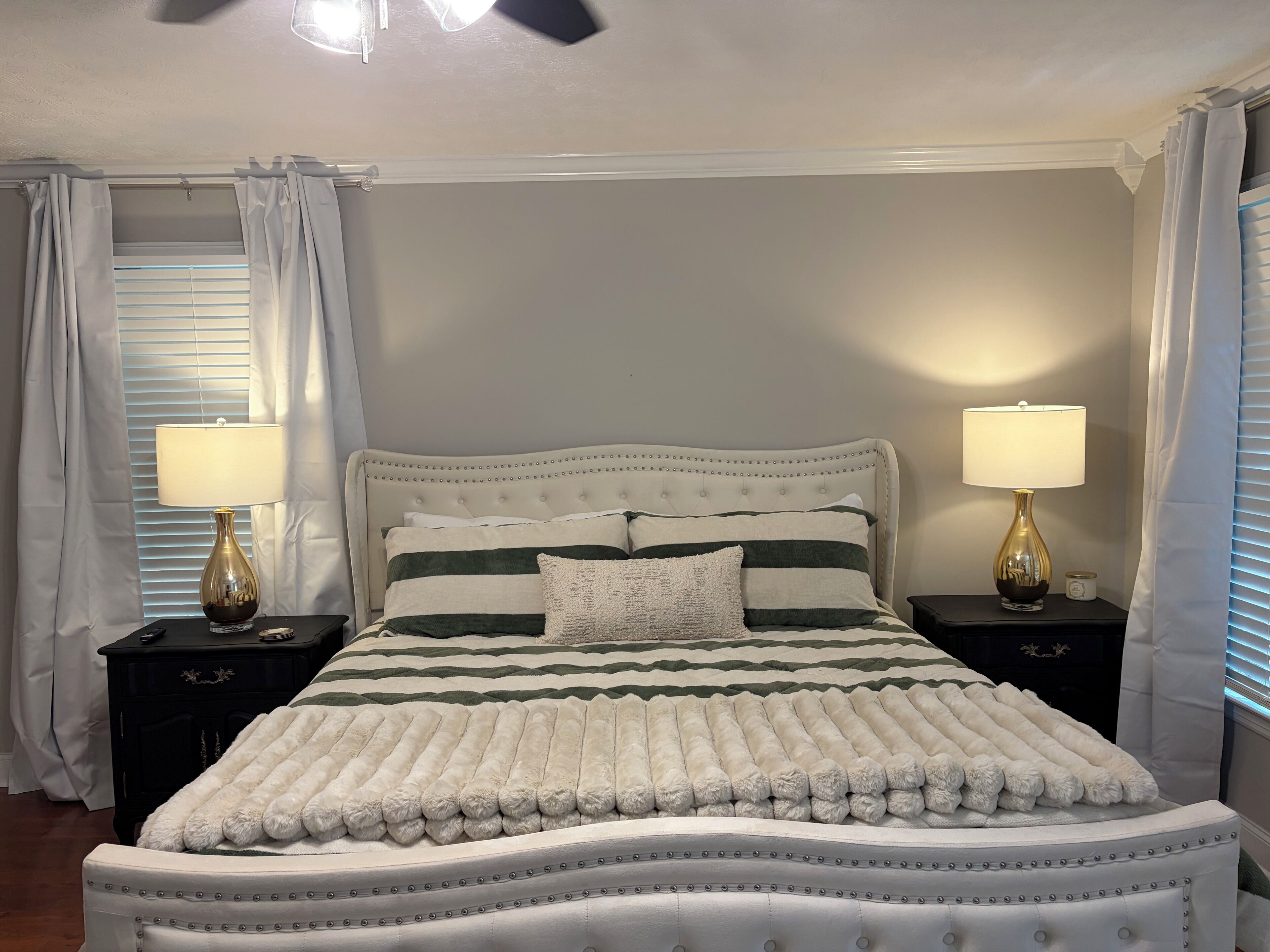 5 bedrooms, iron/ironing board, WiFi, bed sheets