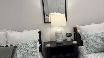 5 bedrooms, iron/ironing board, WiFi, bed sheets